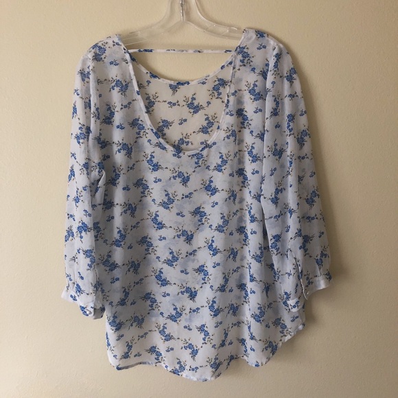 Floral 3/4 sleeve low back blouse - Picture 8 of 8